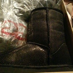 Black  ugg sequence